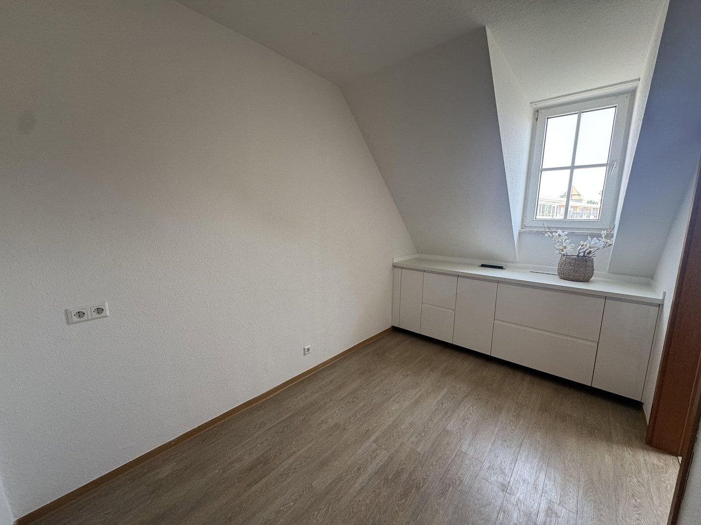 Pronájem bytu 3+1 65 m², Stuttgart, Bádensko-Württembersko Pronájem bytu 3+1 65 m², Stuttgart, Bádensko-Württembersko