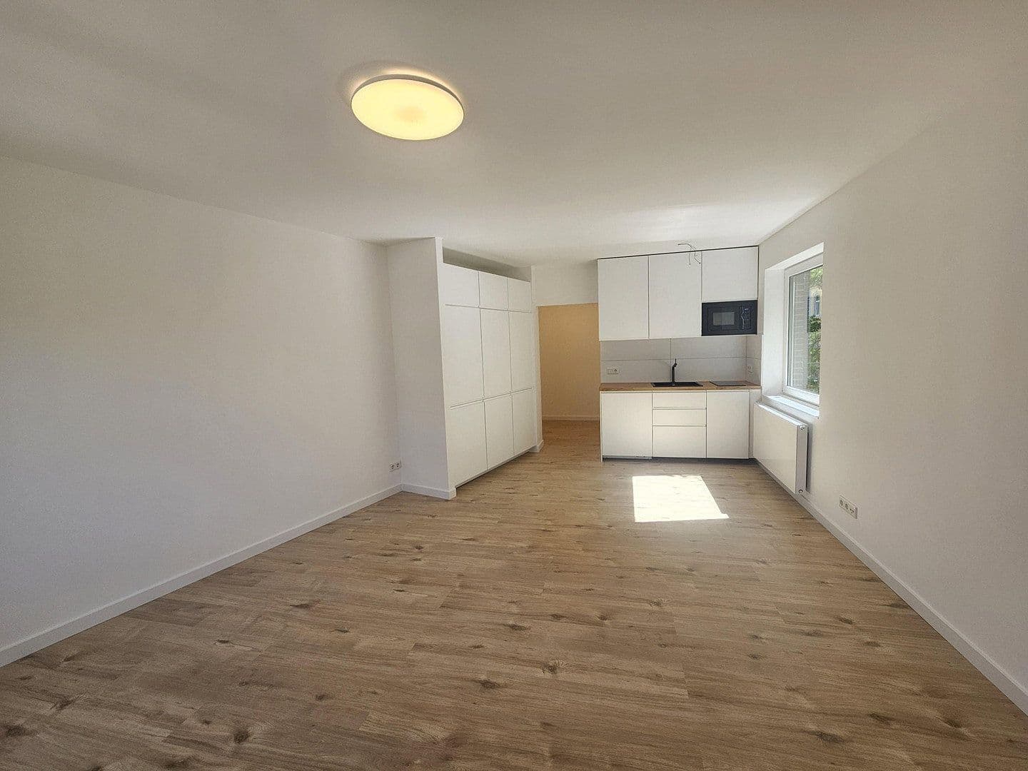 Pronájem bytu 1+1 35 m², Lorettostr. 60, Düsseldorf, Severní Porýní-Vestfálsko Pronájem bytu 1+1 35 m², Lorettostr. 60, Düsseldorf, Severní Porýní-Vestfálsko