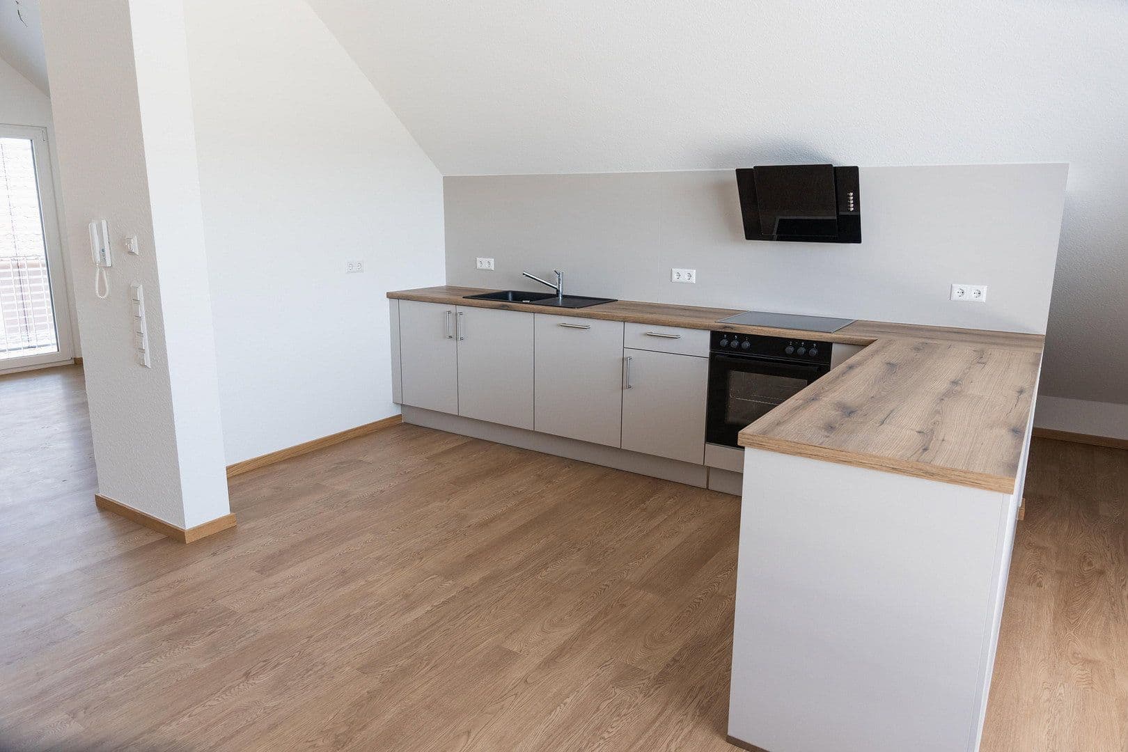 Pronájem bytu 5+kk 132 m², Uhlandstraße 25, Bodelshausen, Bádensko-Württembersko Pronájem bytu 5+kk 132 m², Uhlandstraße 25, Bodelshausen, Bádensko-Württembersko