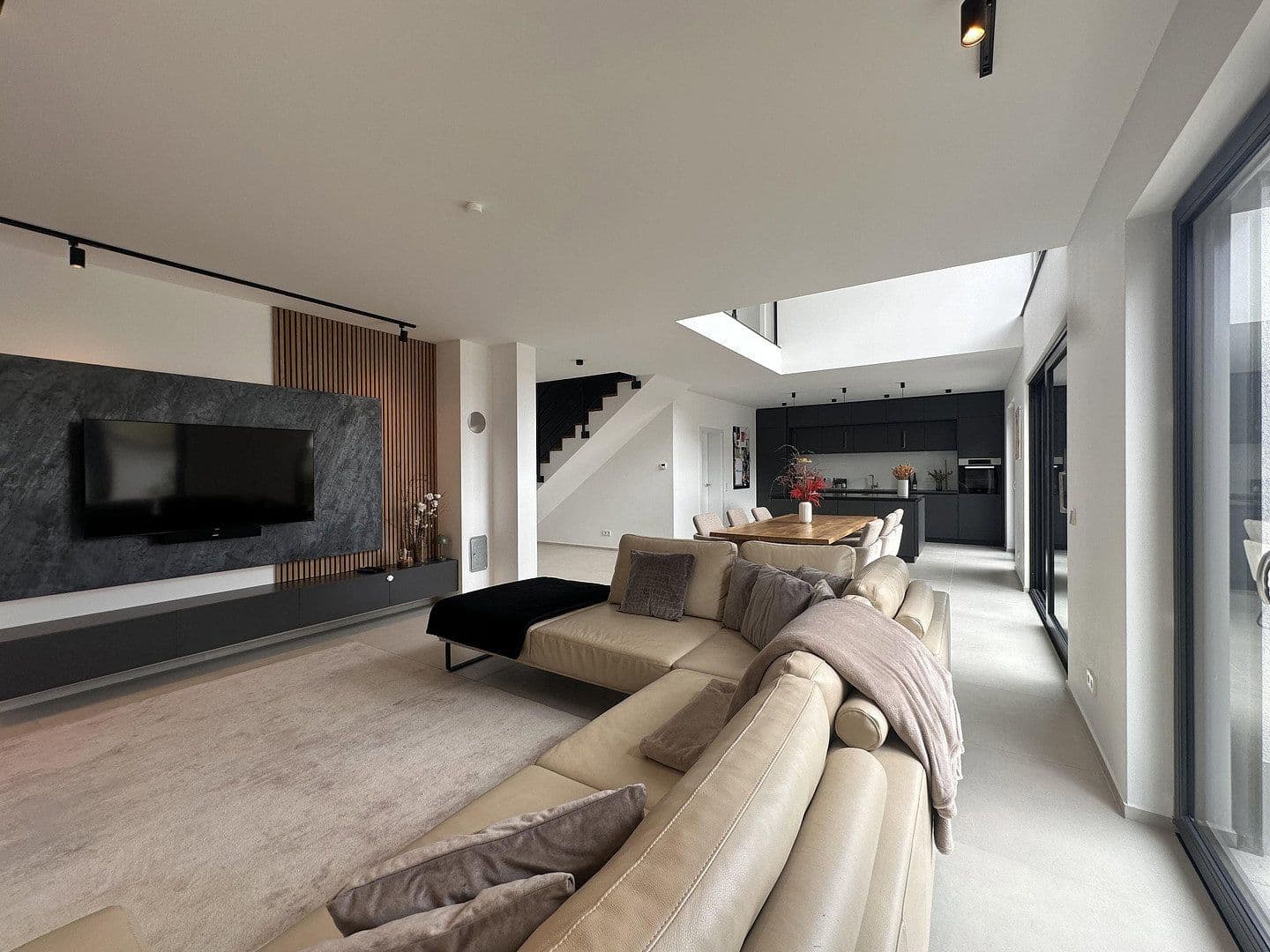 Prodej domu 200 m², pozemek 455 m², Steinfeld (Pfalz), Porýní-Falc Prodej domu 200 m², pozemek 455 m², Steinfeld (Pfalz), Porýní-Falc