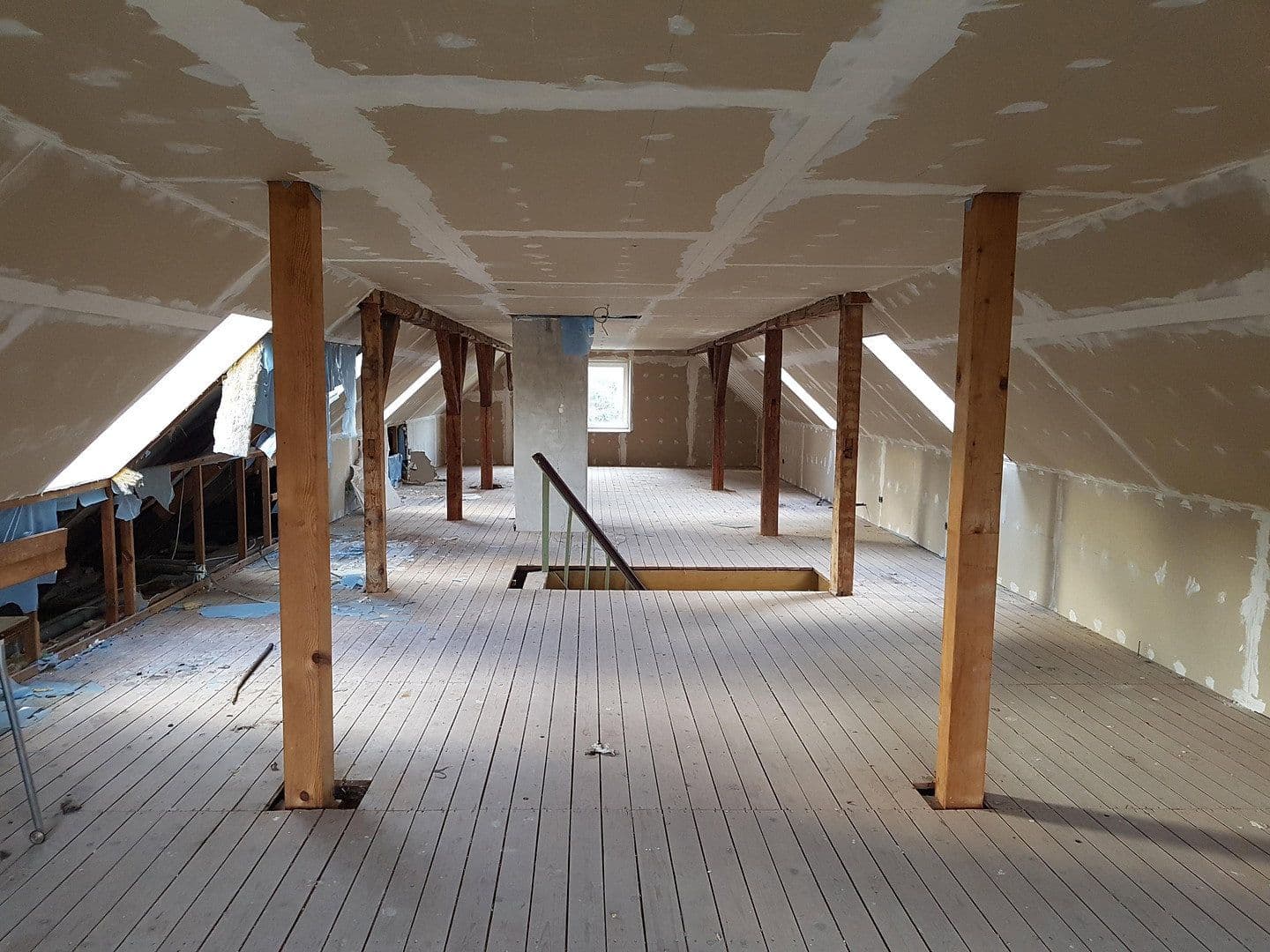 Prodej domu 198 m², pozemek 3.382 m², Kalbe (Milde), Sasko-Anhaltsko Prodej domu 198 m², pozemek 3.382 m², Kalbe (Milde), Sasko-Anhaltsko