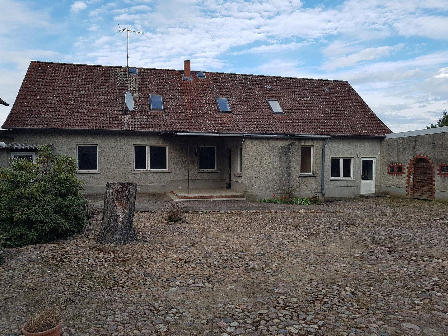 Prodej domu 198 m², pozemek 3.382 m², Kalbe (Milde), Sasko-Anhaltsko Prodej domu 198 m², pozemek 3.382 m², Kalbe (Milde), Sasko-Anhaltsko