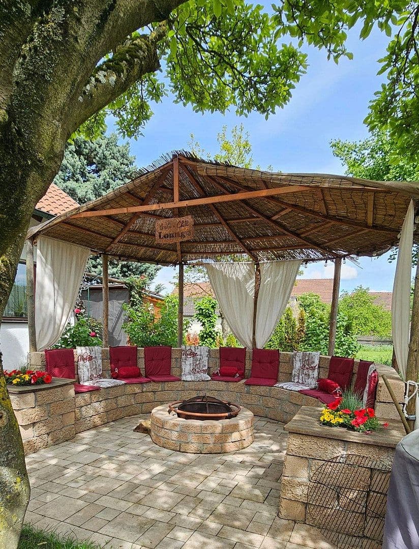 Prodej domu 270 m², pozemek 690 m², Oedheim, Bádensko-Württembersko Prodej domu 270 m², pozemek 690 m², Oedheim, Bádensko-Württembersko