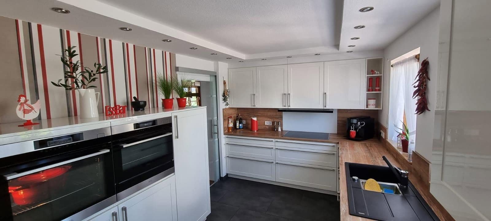 Prodej domu 270 m², pozemek 690 m², Oedheim, Bádensko-Württembersko Prodej domu 270 m², pozemek 690 m², Oedheim, Bádensko-Württembersko