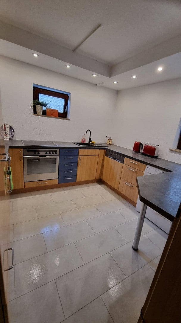 Prodej domu 270 m², pozemek 690 m², Oedheim, Bádensko-Württembersko Prodej domu 270 m², pozemek 690 m², Oedheim, Bádensko-Württembersko