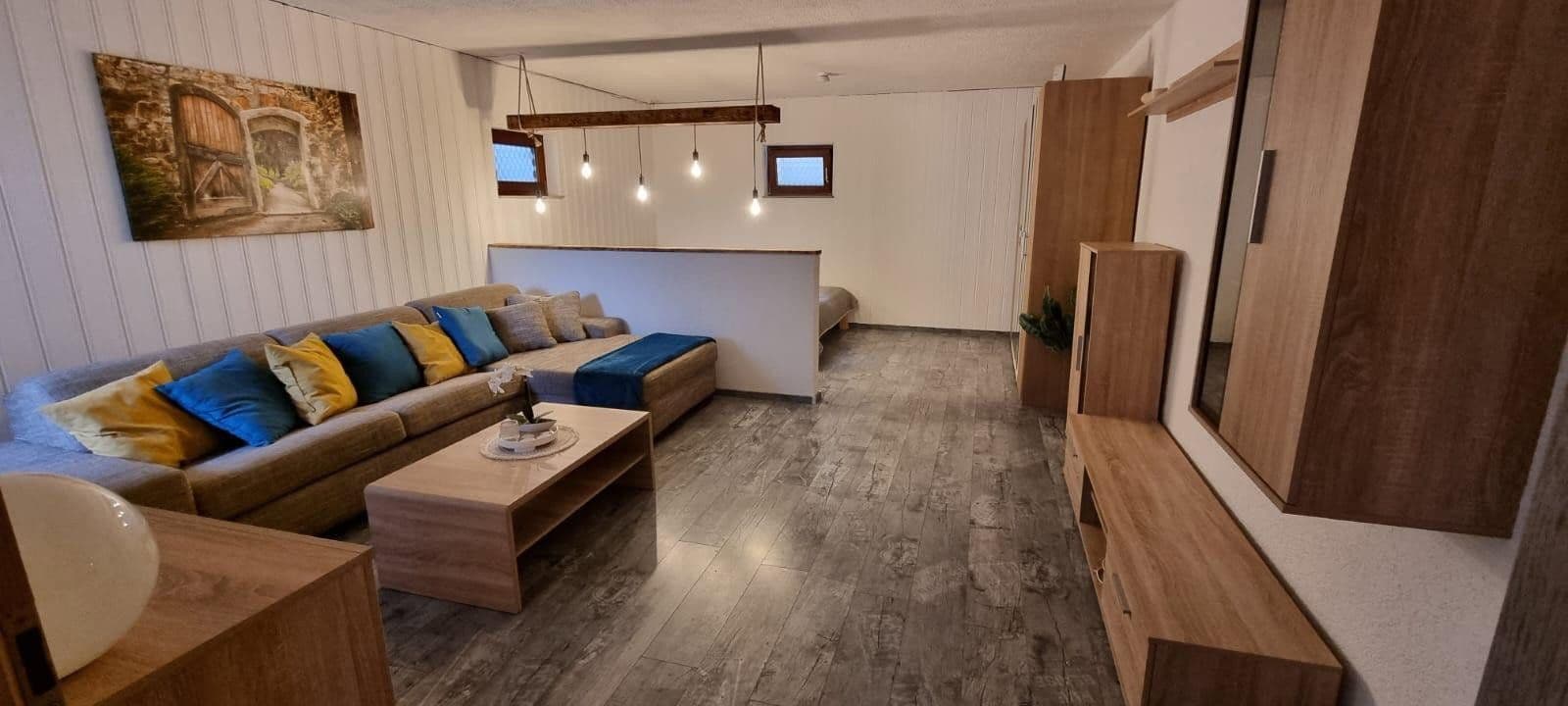 Prodej domu 270 m², pozemek 690 m², Oedheim, Bádensko-Württembersko Prodej domu 270 m², pozemek 690 m², Oedheim, Bádensko-Württembersko