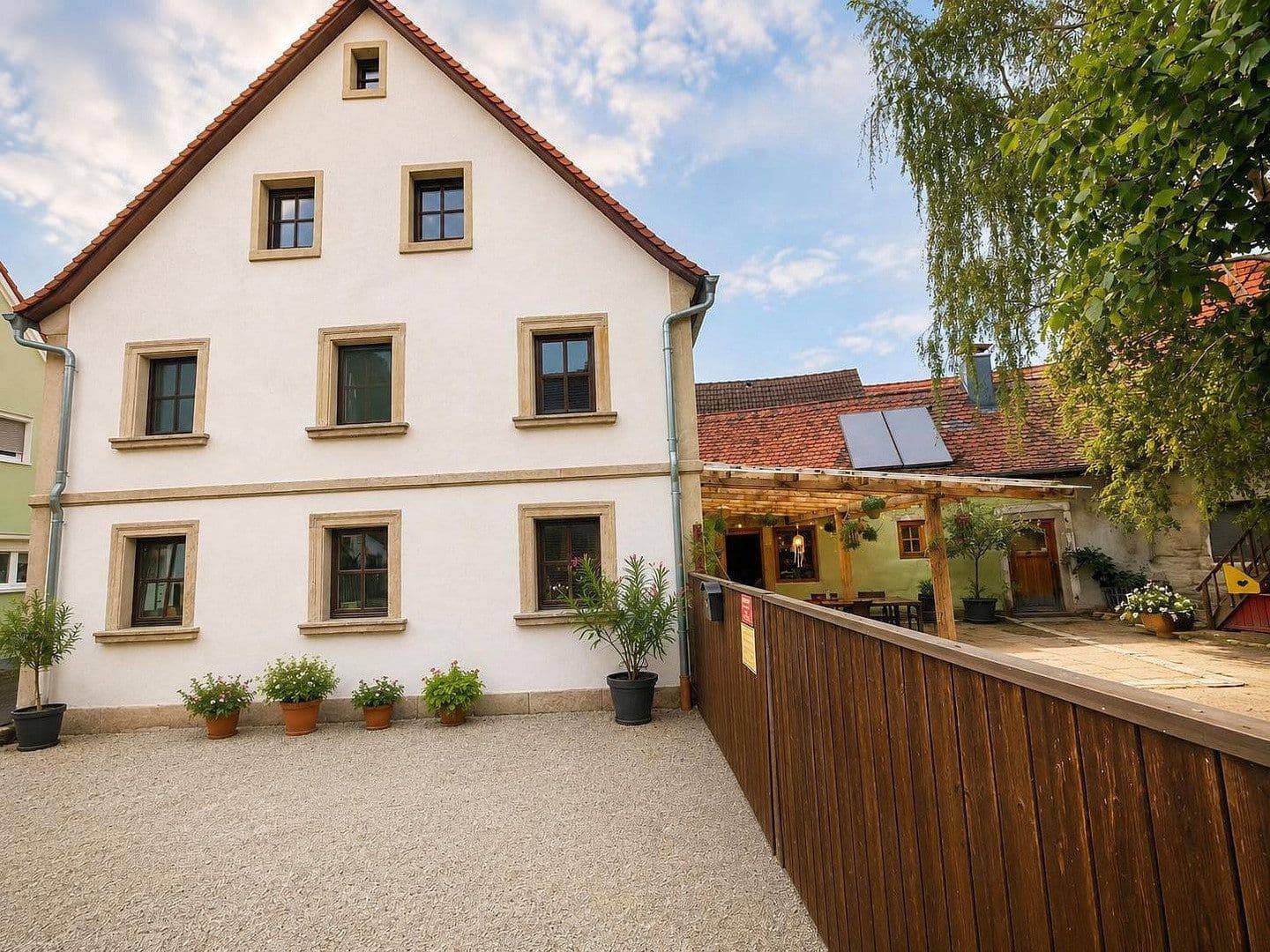 Prodej domu 375 m², pozemek 2.126 m², Uehlfeld, Bavorsko Prodej domu 375 m², pozemek 2.126 m², Uehlfeld, Bavorsko