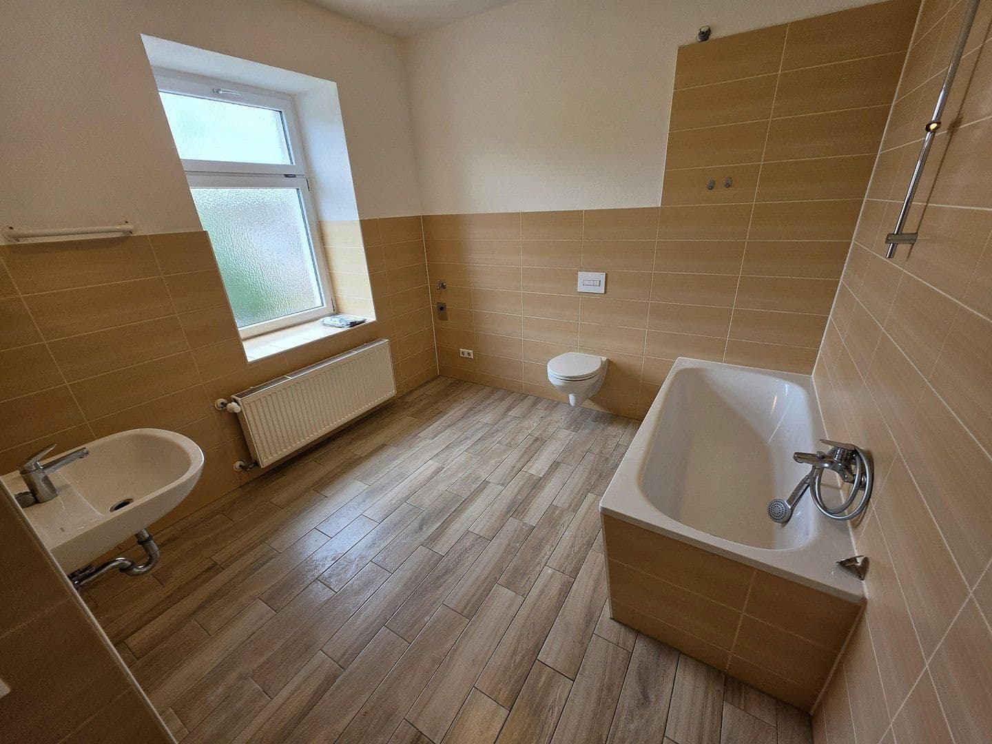 Pronájem bytu 6+1 125 m², Äußere Oybiner Straße 5, Žitava, Sasko Pronájem bytu 6+1 125 m², Äußere Oybiner Straße 5, Žitava, Sasko