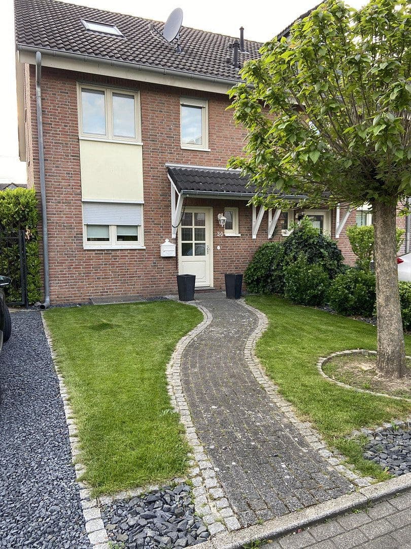 Prodej domu 120 m², pozemek 390 m², Haan, Severní Porýní-Vestfálsko Prodej domu 120 m², pozemek 390 m², Haan, Severní Porýní-Vestfálsko