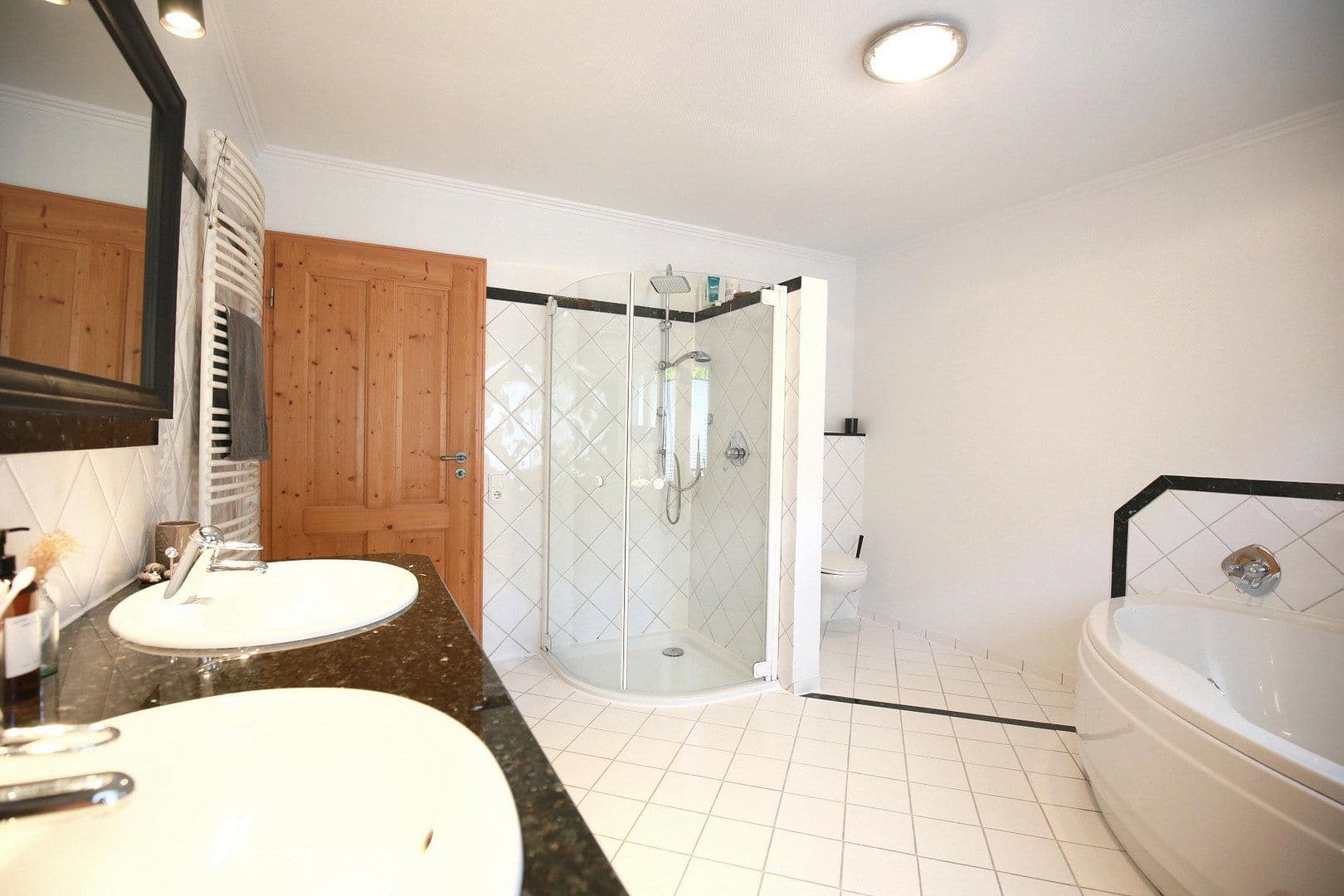 Prodej domu 305 m², pozemek 891 m², Stelle, Dolní Sasko Prodej domu 305 m², pozemek 891 m², Stelle, Dolní Sasko