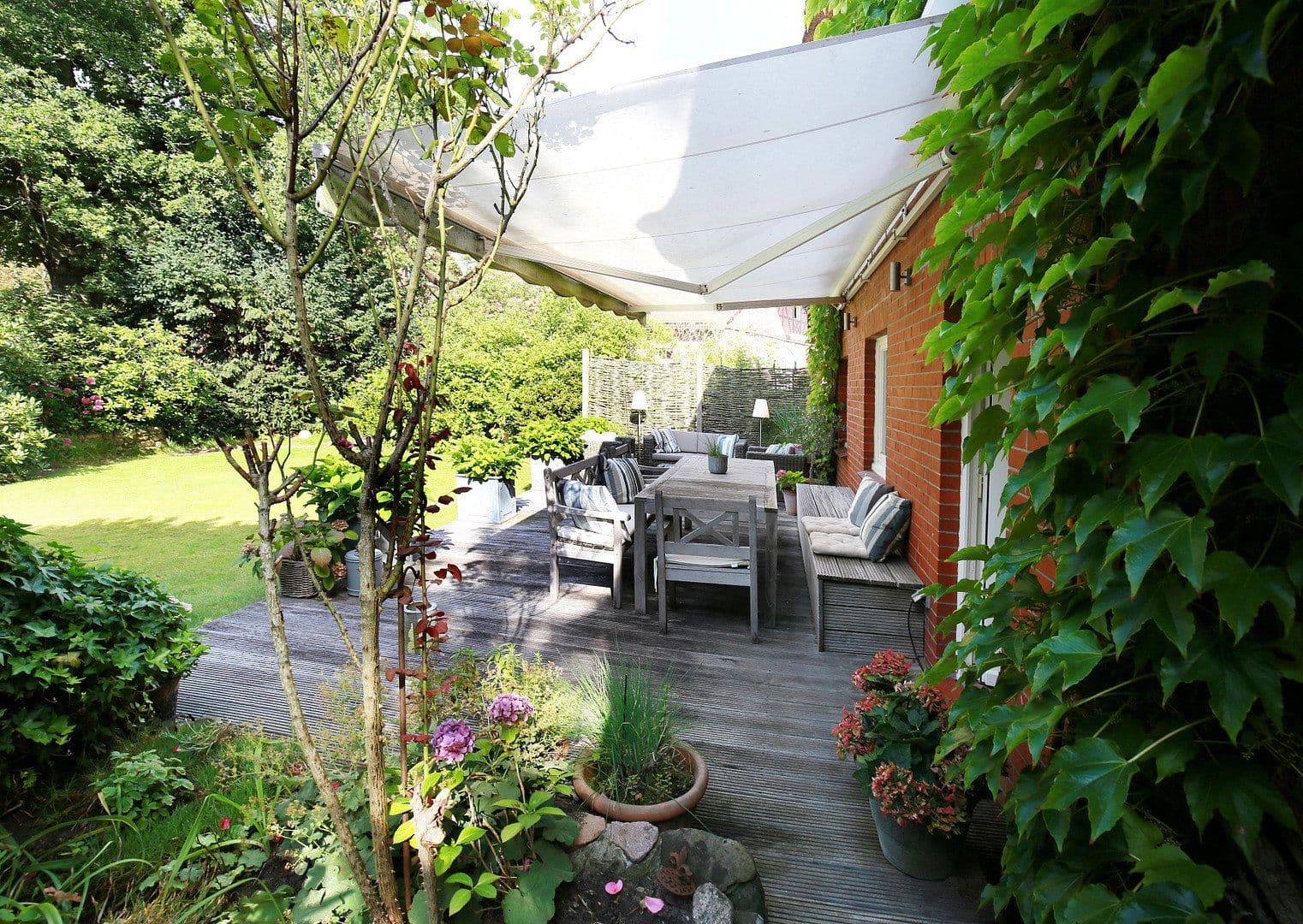 Prodej domu 305 m², pozemek 891 m², Stelle, Dolní Sasko Prodej domu 305 m², pozemek 891 m², Stelle, Dolní Sasko