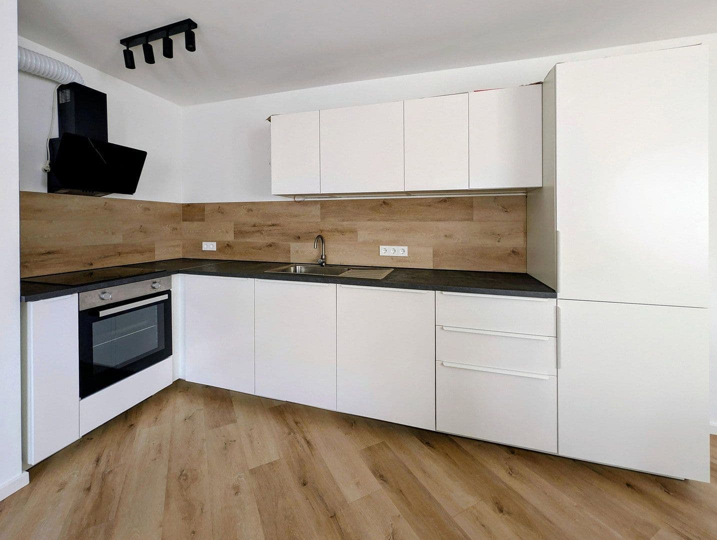 Pronájem bytu 2+1 59 m², Fohlenbergstraße 7, Marbach am Neckar, Bádensko-Württembersko Pronájem bytu 2+1 59 m², Fohlenbergstraße 7, Marbach am Neckar, Bádensko-Württembersko