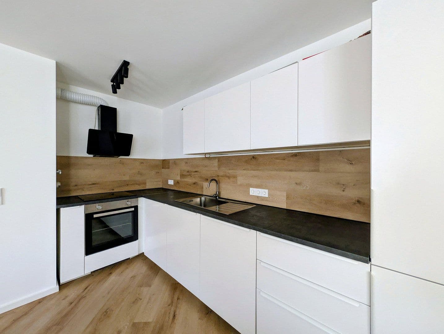 Pronájem bytu 2+1 59 m², Fohlenbergstraße 7, Marbach am Neckar, Bádensko-Württembersko Pronájem bytu 2+1 59 m², Fohlenbergstraße 7, Marbach am Neckar, Bádensko-Württembersko