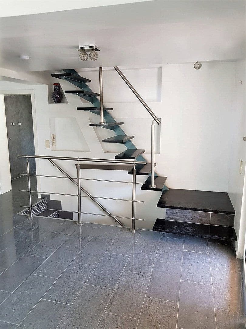 Prodej domu 138 m², pozemek 133 m², Stuttgart, Bádensko-Württembersko Prodej domu 138 m², pozemek 133 m², Stuttgart, Bádensko-Württembersko