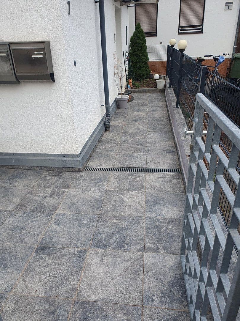 Prodej domu 138 m², pozemek 133 m², Stuttgart, Bádensko-Württembersko Prodej domu 138 m², pozemek 133 m², Stuttgart, Bádensko-Württembersko