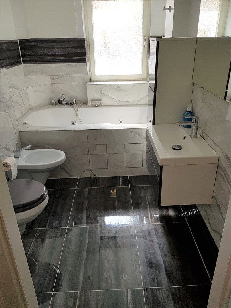 Prodej domu 138 m², pozemek 133 m², Stuttgart, Bádensko-Württembersko Prodej domu 138 m², pozemek 133 m², Stuttgart, Bádensko-Württembersko