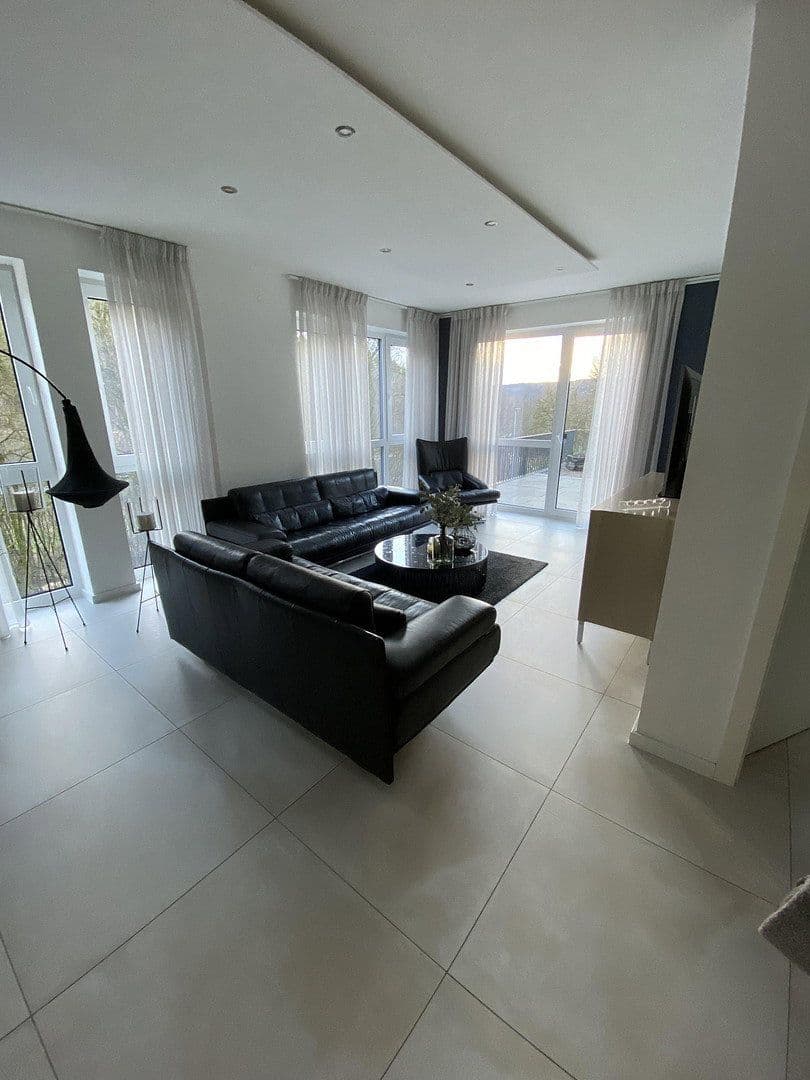 Pronájem bytu 4+1 90 m², Nagold, Bádensko-Württembersko Pronájem bytu 4+1 90 m², Nagold, Bádensko-Württembersko