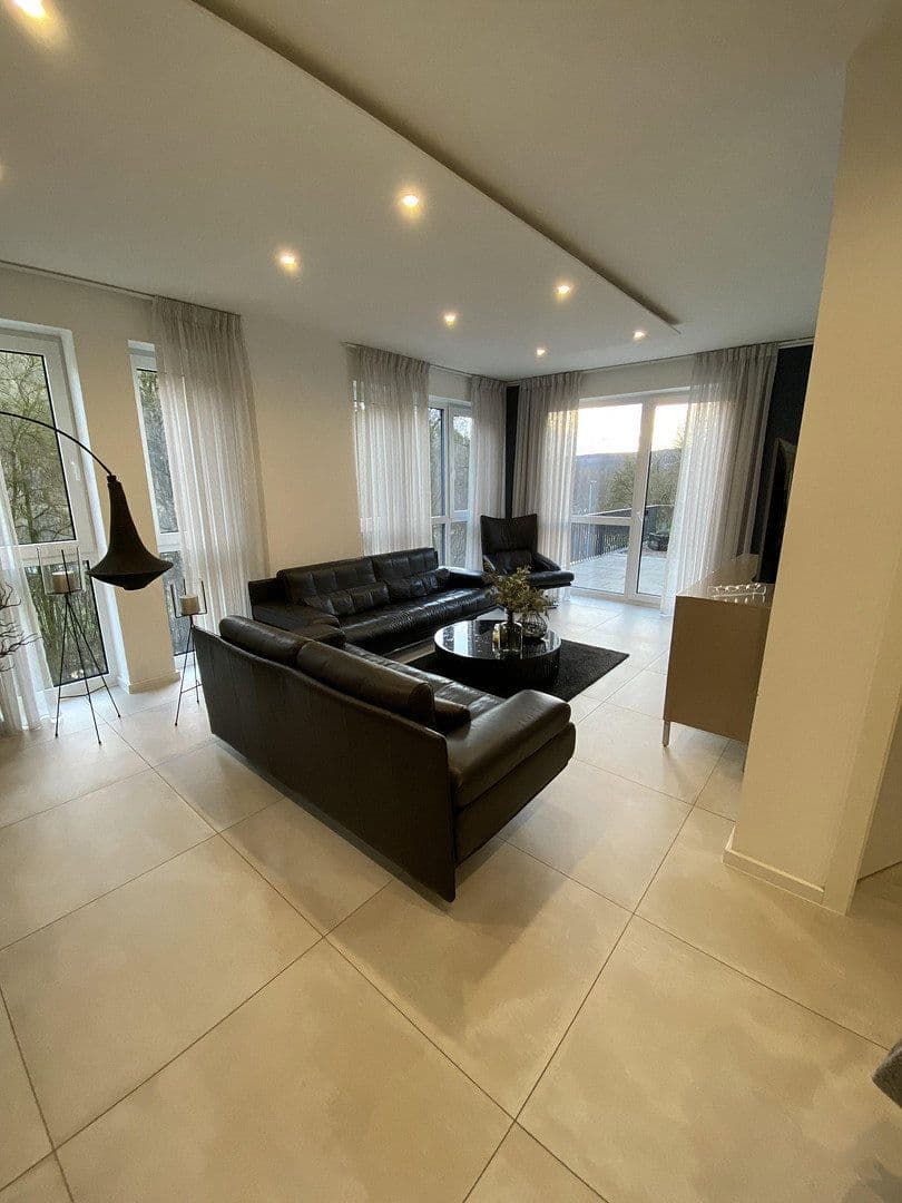 Pronájem bytu 4+1 90 m², Nagold, Bádensko-Württembersko Pronájem bytu 4+1 90 m², Nagold, Bádensko-Württembersko