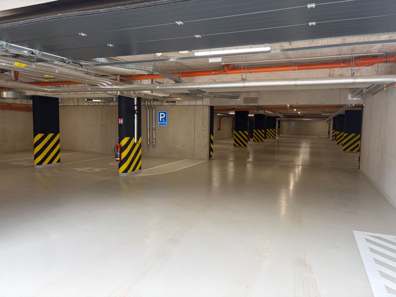 Pronájem garáže 12 m², Nebřenická, Praha, Praha Pronájem garáže 12 m², Nebřenická, Praha, Praha