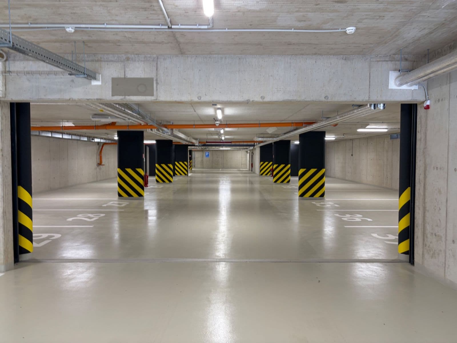 Pronájem garáže 12 m², Nebřenická, Praha, Praha Pronájem garáže 12 m², Nebřenická, Praha, Praha