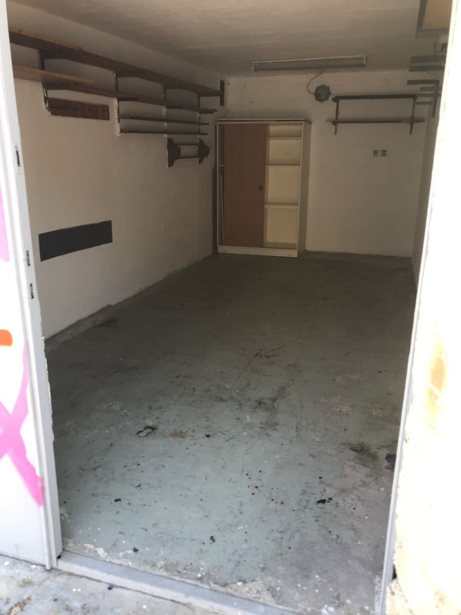 Pronájem garáže 19 m², Podle Kačerova, Praha, Praha Pronájem garáže 19 m², Podle Kačerova, Praha, Praha