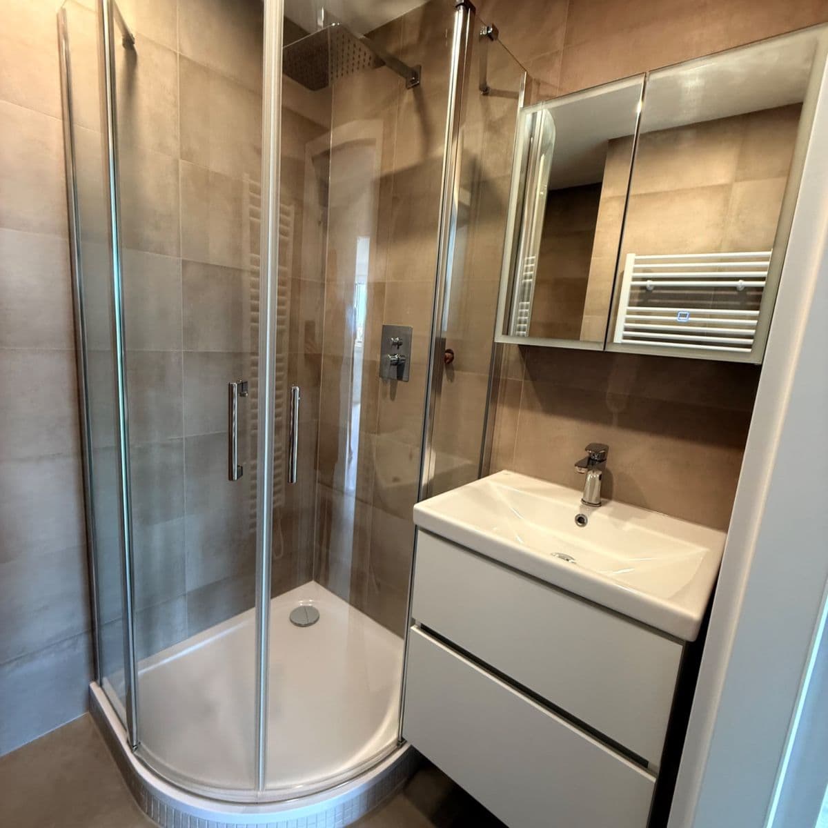 Pronájem bytu 3+kk 64 m², Severní, Hradec Králové, Královéhradecký kraj Pronájem bytu 3+kk 64 m², Severní, Hradec Králové, Královéhradecký kraj