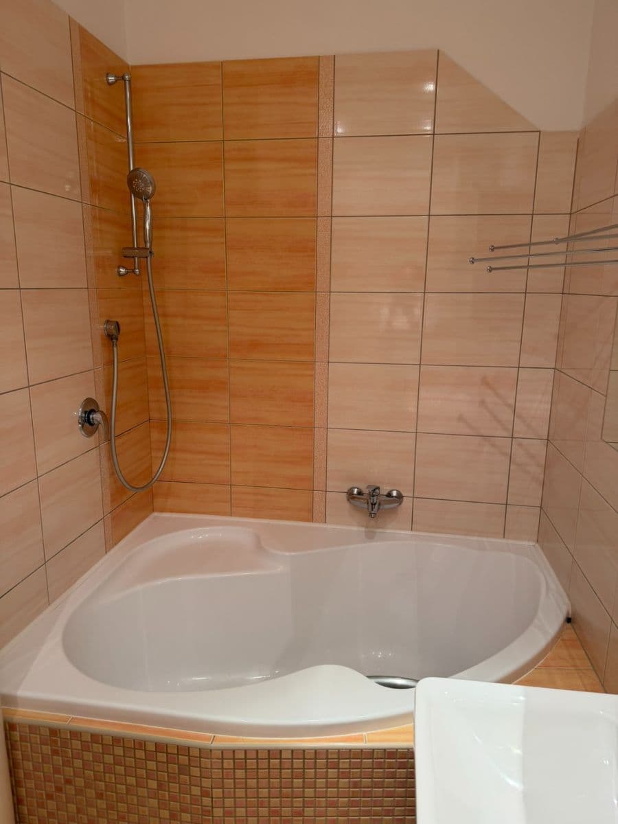 Pronájem bytu 2+kk 53 m², Škroupova, Chrudim, Pardubický kraj Pronájem bytu 2+kk 53 m², Škroupova, Chrudim, Pardubický kraj