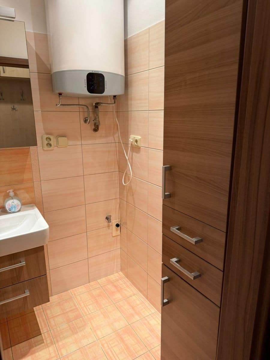 Pronájem bytu 2+kk 53 m², Škroupova, Chrudim, Pardubický kraj Pronájem bytu 2+kk 53 m², Škroupova, Chrudim, Pardubický kraj