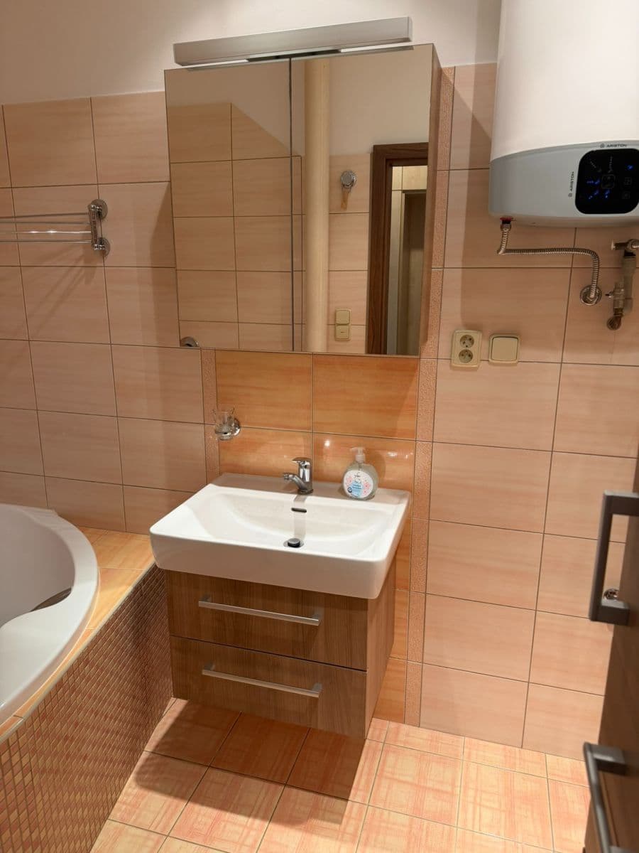 Pronájem bytu 2+kk 53 m², Škroupova, Chrudim, Pardubický kraj Pronájem bytu 2+kk 53 m², Škroupova, Chrudim, Pardubický kraj