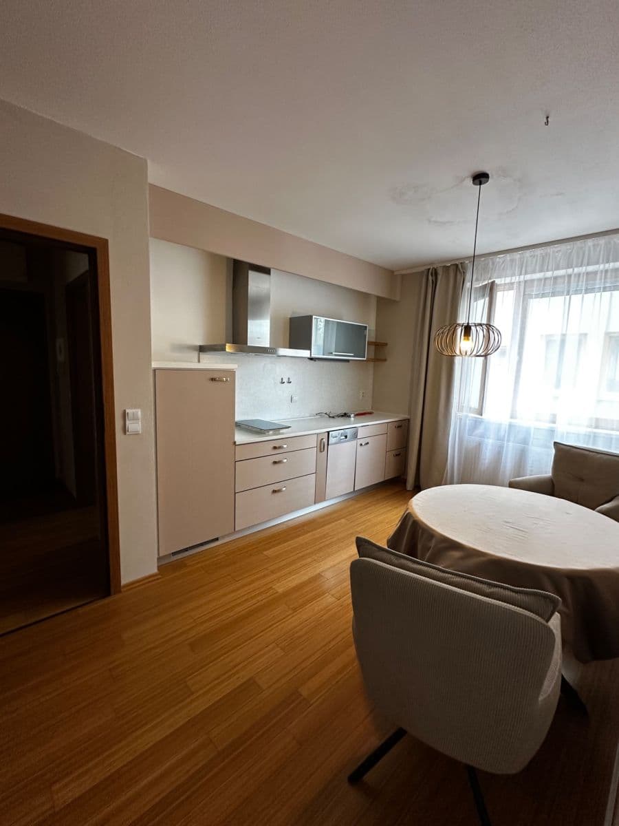 Pronájem bytu 1+kk 48 m², 5. května, Dobřichovice, Středočeský kraj Pronájem bytu 1+kk 48 m², 5. května, Dobřichovice, Středočeský kraj