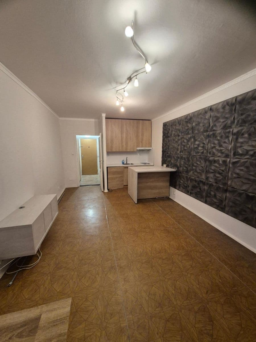 Pronájem bytu Garsoniéra 31 m², Křivoklátská, Praha, Praha Pronájem bytu Garsoniéra 31 m², Křivoklátská, Praha, Praha