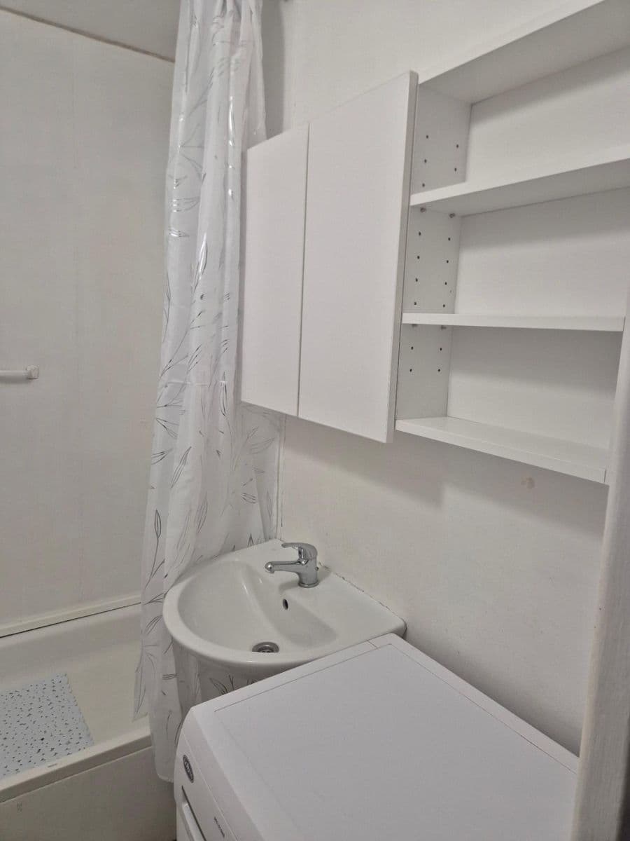 Pronájem bytu Garsoniéra 31 m², Křivoklátská, Praha, Praha Pronájem bytu Garsoniéra 31 m², Křivoklátská, Praha, Praha