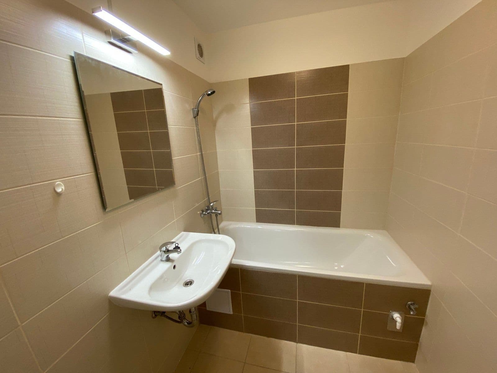 Pronájem bytu 3+1 66 m², Okružní, Orlová, Moravskoslezský kraj Pronájem bytu 3+1 66 m², Okružní, Orlová, Moravskoslezský kraj