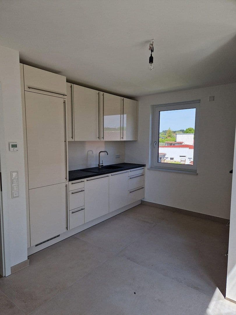 Pronájem bytu 3+1 89 m², Efeustr. 10, Karlsruhe, Bádensko-Württembersko Pronájem bytu 3+1 89 m², Efeustr. 10, Karlsruhe, Bádensko-Württembersko