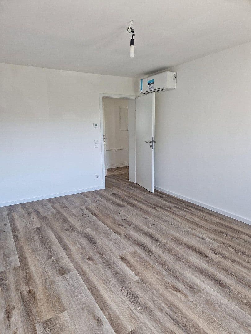 Pronájem bytu 3+1 89 m², Efeustr. 10, Karlsruhe, Bádensko-Württembersko Pronájem bytu 3+1 89 m², Efeustr. 10, Karlsruhe, Bádensko-Württembersko