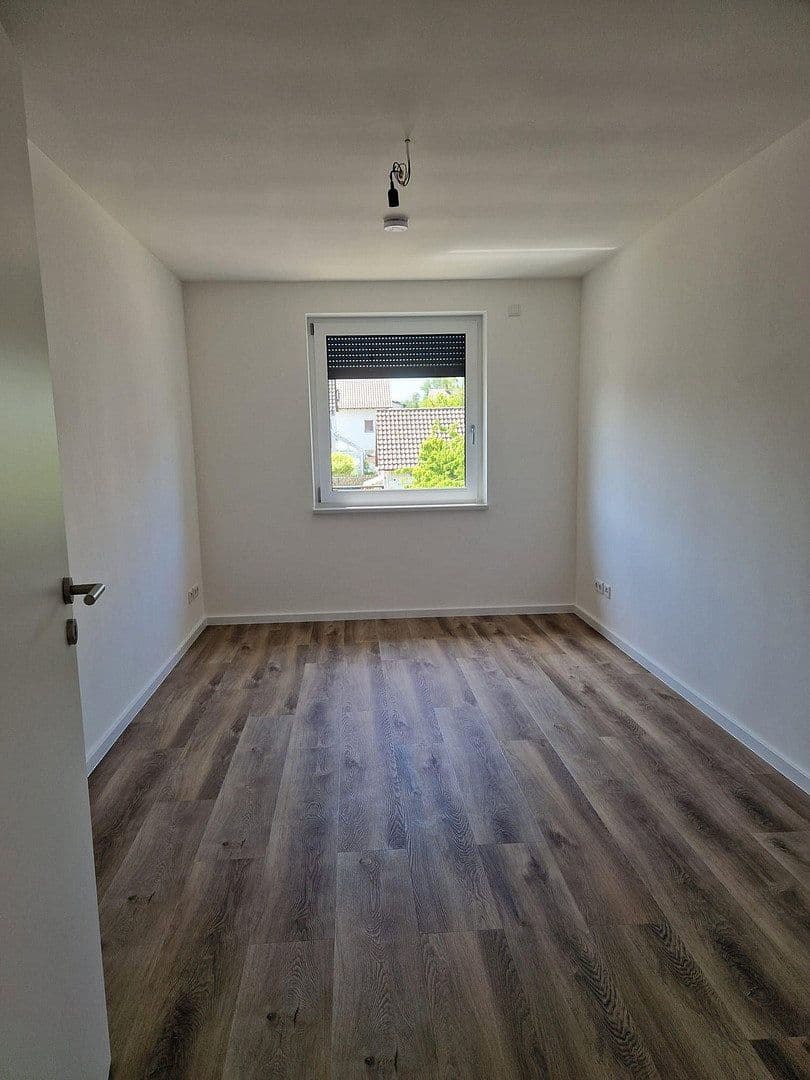 Pronájem bytu 3+1 89 m², Efeustr. 10, Karlsruhe, Bádensko-Württembersko Pronájem bytu 3+1 89 m², Efeustr. 10, Karlsruhe, Bádensko-Württembersko