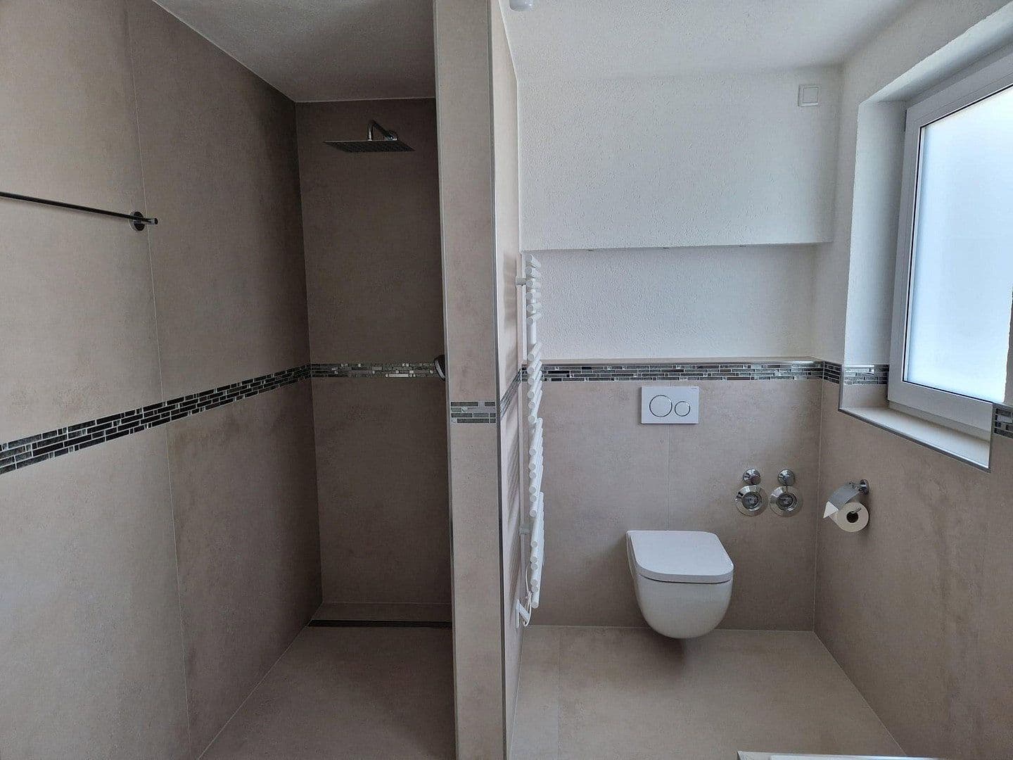 Pronájem bytu 3+1 89 m², Efeustr. 10, Karlsruhe, Bádensko-Württembersko Pronájem bytu 3+1 89 m², Efeustr. 10, Karlsruhe, Bádensko-Württembersko