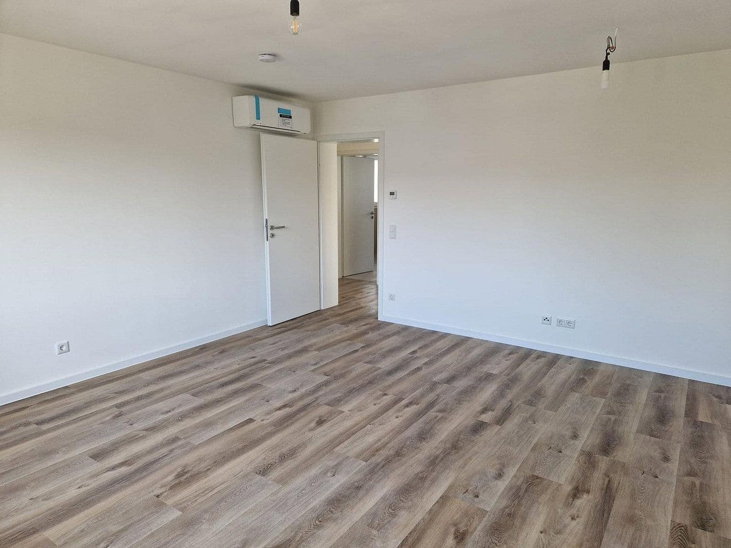 Pronájem bytu 3+1 89 m², Efeustr. 10, Karlsruhe, Bádensko-Württembersko Pronájem bytu 3+1 89 m², Efeustr. 10, Karlsruhe, Bádensko-Württembersko