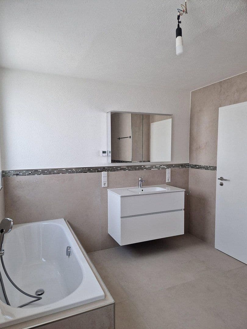 Pronájem bytu 3+1 89 m², Efeustr. 10, Karlsruhe, Bádensko-Württembersko Pronájem bytu 3+1 89 m², Efeustr. 10, Karlsruhe, Bádensko-Württembersko