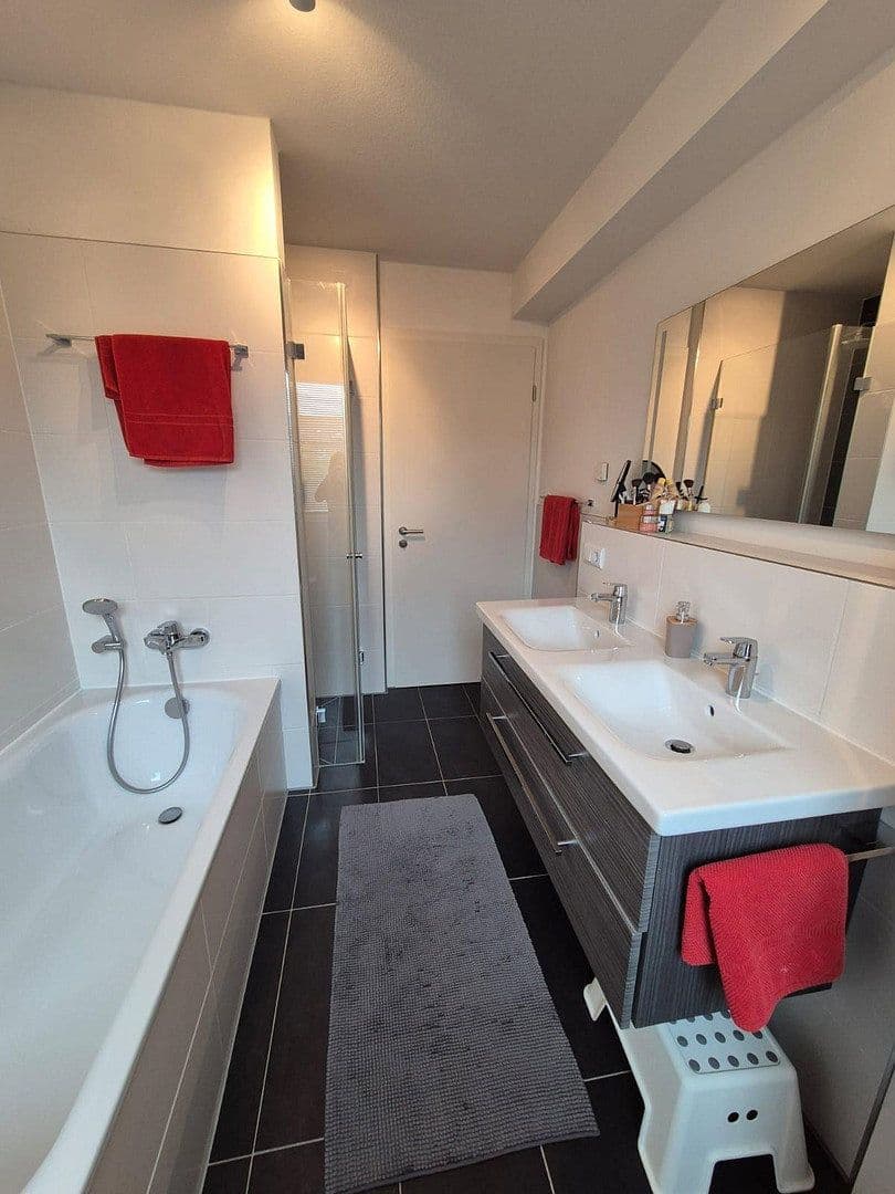 Prodej domu 127 m², pozemek 122 m², Karlsfeld, Bavorsko Prodej domu 127 m², pozemek 122 m², Karlsfeld, Bavorsko