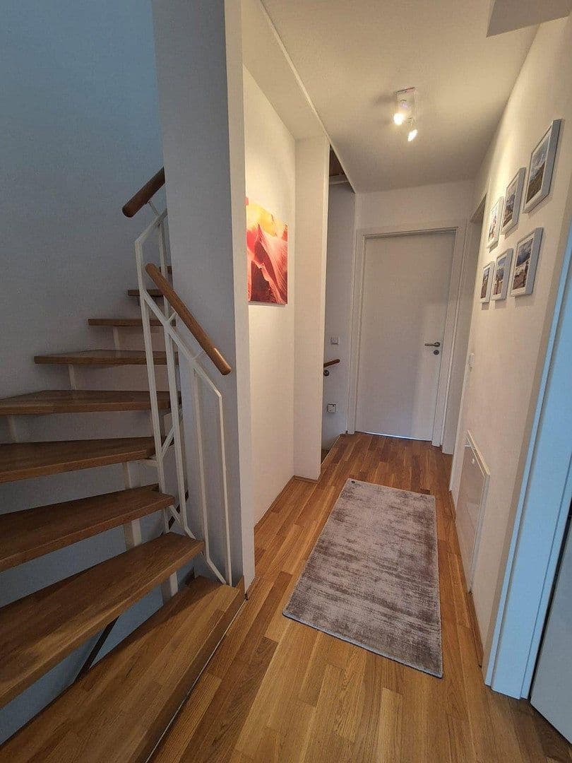 Prodej domu 127 m², pozemek 122 m², Karlsfeld, Bavorsko Prodej domu 127 m², pozemek 122 m², Karlsfeld, Bavorsko