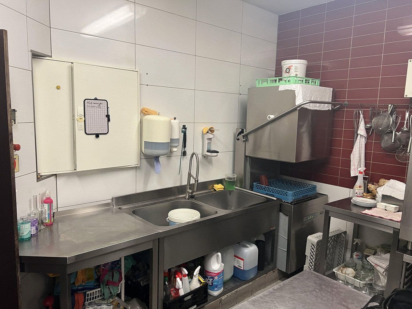 Pronájem nebytového prostoru 300 m², Uerdingerstr 552a, Krefeld-Bockum, Severní Porýní-Vestfálsko Pronájem nebytového prostoru 300 m², Uerdingerstr 552a, Krefeld-Bockum, Severní Porýní-Vestfálsko