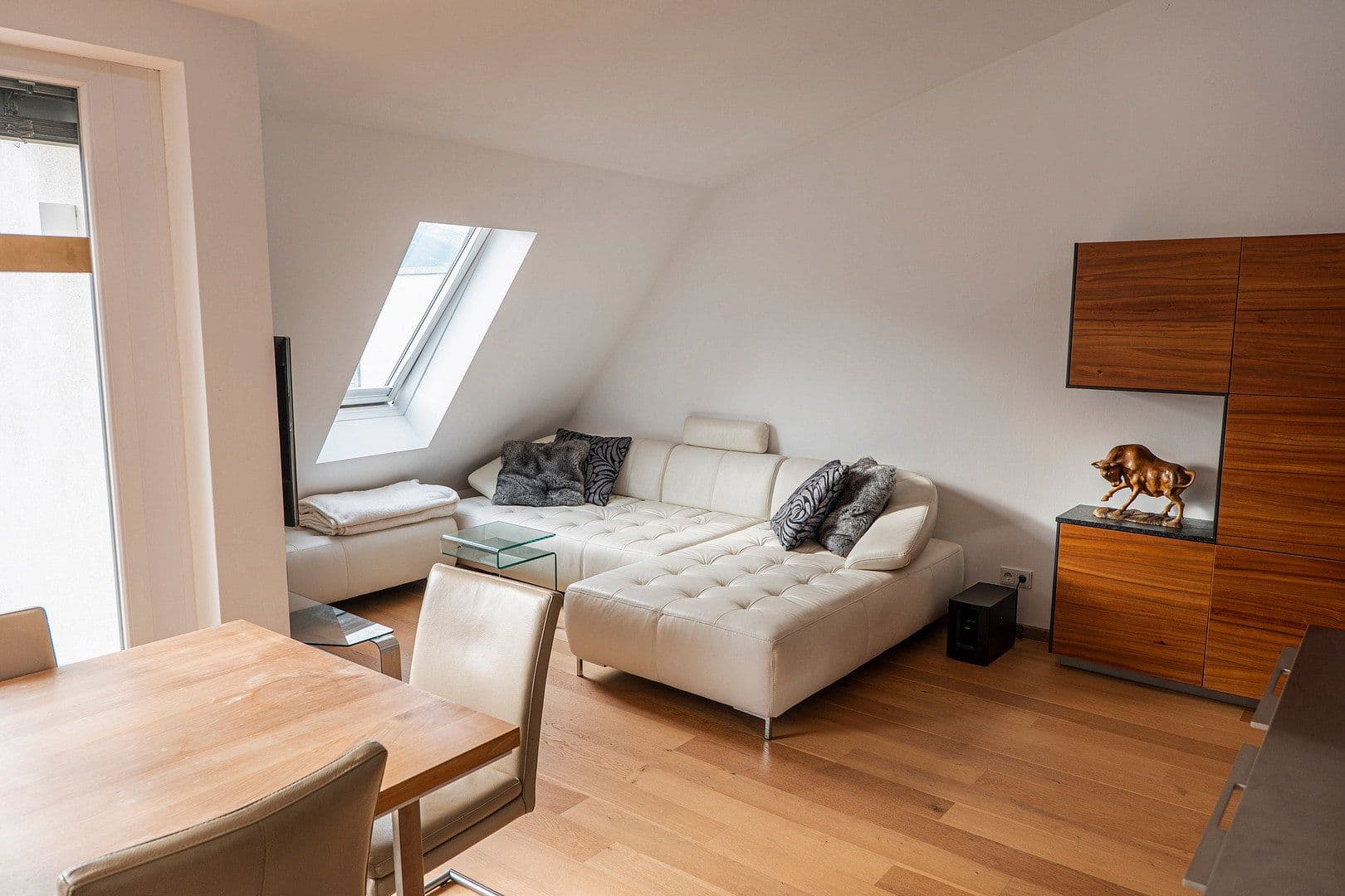 Pronájem bytu 2+kk 107 m², Haller Straße 77, Innsbruck, Tyrolsko Pronájem bytu 2+kk 107 m², Haller Straße 77, Innsbruck, Tyrolsko