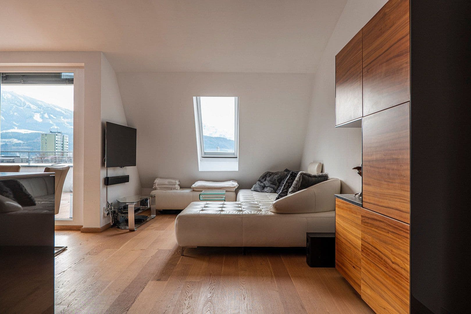 Pronájem bytu 2+kk 107 m², Haller Straße 77, Innsbruck, Tyrolsko Pronájem bytu 2+kk 107 m², Haller Straße 77, Innsbruck, Tyrolsko