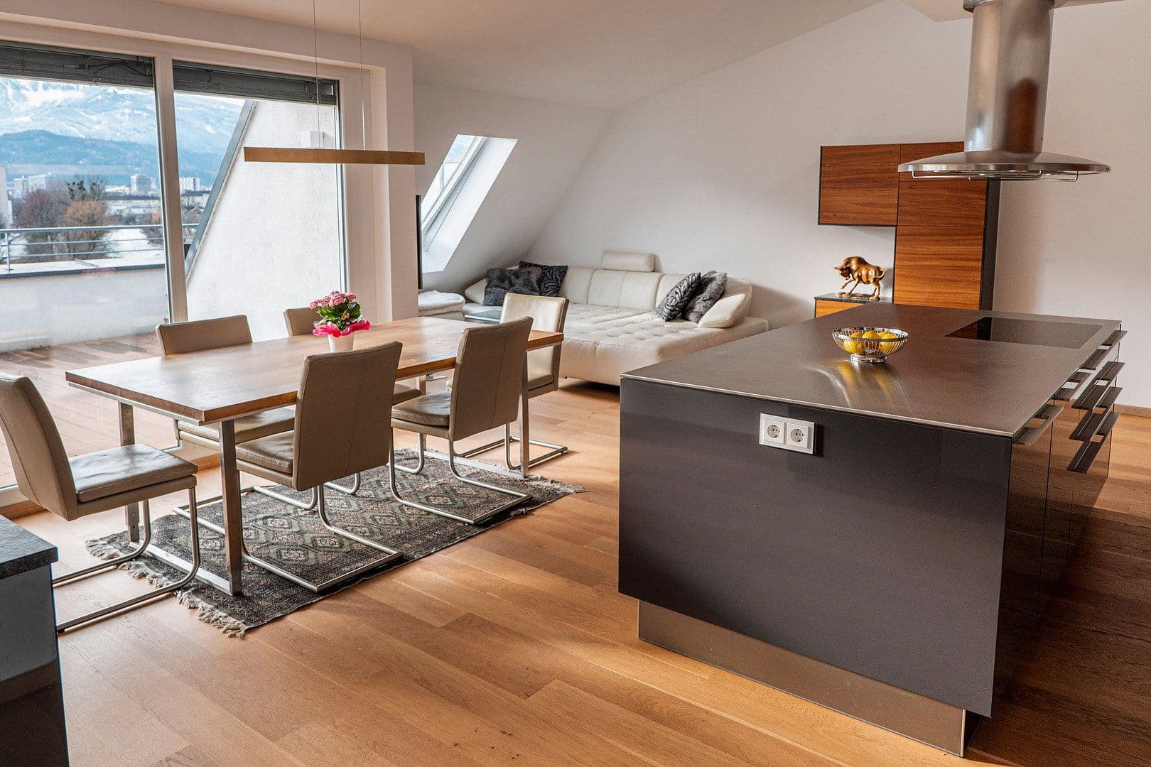 Pronájem bytu 2+kk 107 m², Haller Straße 77, Innsbruck, Tyrolsko Pronájem bytu 2+kk 107 m², Haller Straße 77, Innsbruck, Tyrolsko