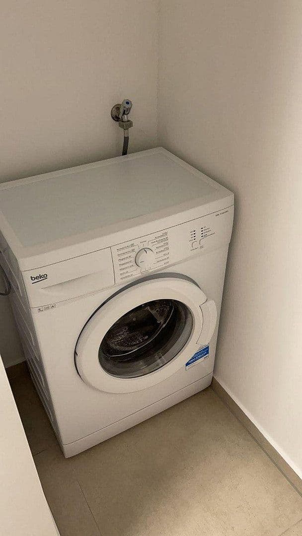Pronájem bytu 1+1 40 m², Lortzingstr. 9, Mannheim, Bádensko-Württembersko Pronájem bytu 1+1 40 m², Lortzingstr. 9, Mannheim, Bádensko-Württembersko