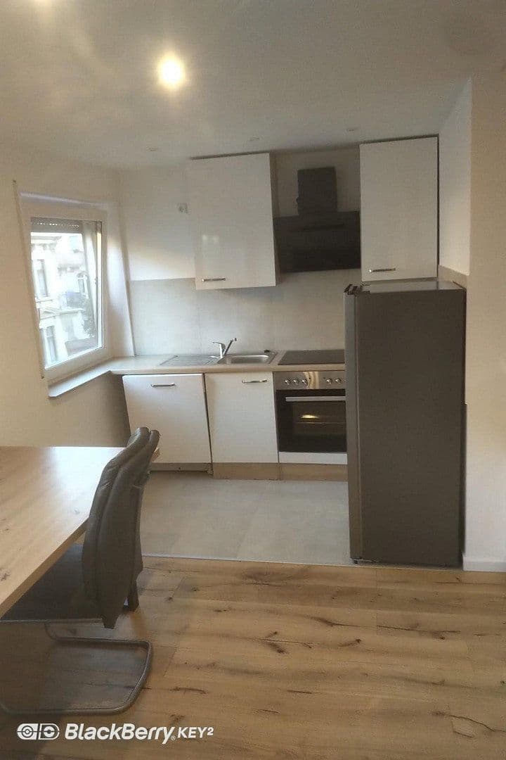 Pronájem bytu 1+1 40 m², Lortzingstr. 9, Mannheim, Bádensko-Württembersko Pronájem bytu 1+1 40 m², Lortzingstr. 9, Mannheim, Bádensko-Württembersko