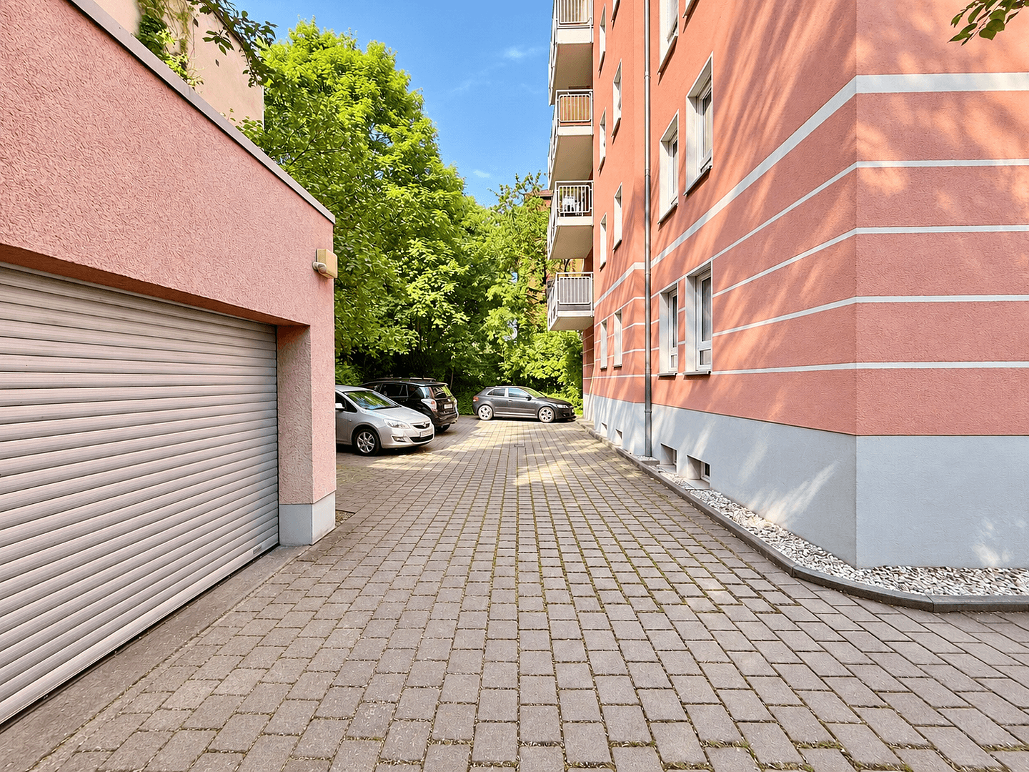 Pronájem garáže, Emil-Ueberall-Straße 27, Dresden, Sasko Pronájem garáže, Emil-Ueberall-Straße 27, Dresden, Sasko