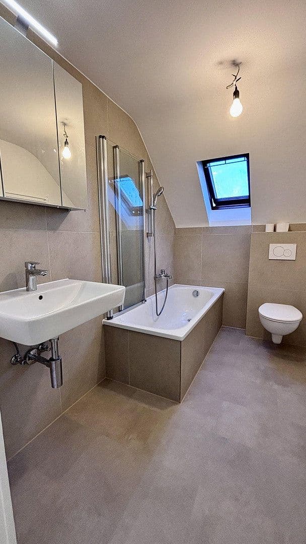 Pronájem bytu 3+1 70 m², Van-der-Giese-Straße, Düren, Severní Porýní-Vestfálsko Pronájem bytu 3+1 70 m², Van-der-Giese-Straße, Düren, Severní Porýní-Vestfálsko