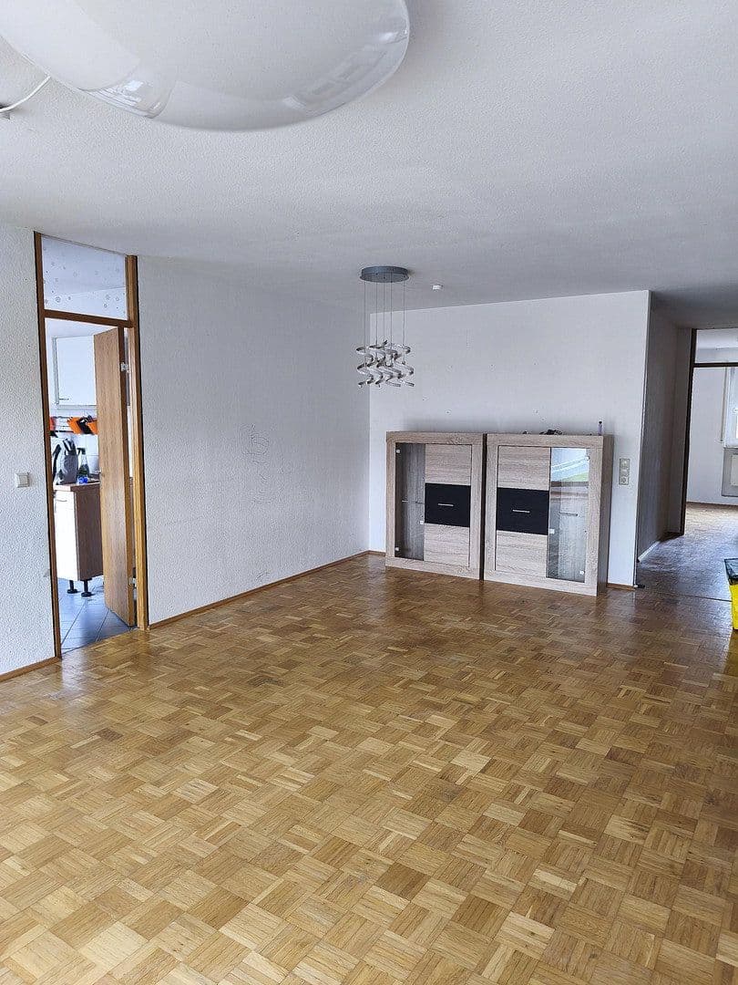 Pronájem bytu 3+1 80 m², Walter-Gropius-Str. 5, Reutlingen, Bádensko-Württembersko Pronájem bytu 3+1 80 m², Walter-Gropius-Str. 5, Reutlingen, Bádensko-Württembersko